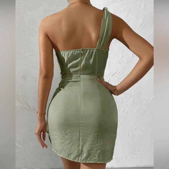 Sage green mini dress - Picture 2 of 5